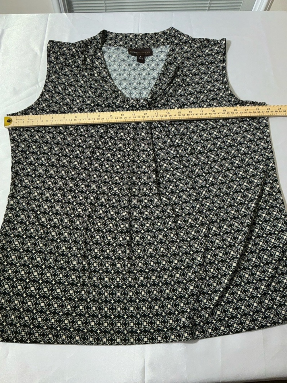 Dana Buchman Black & White Sleeveless V-Neck Tank Size XL - Picture 4 of 9